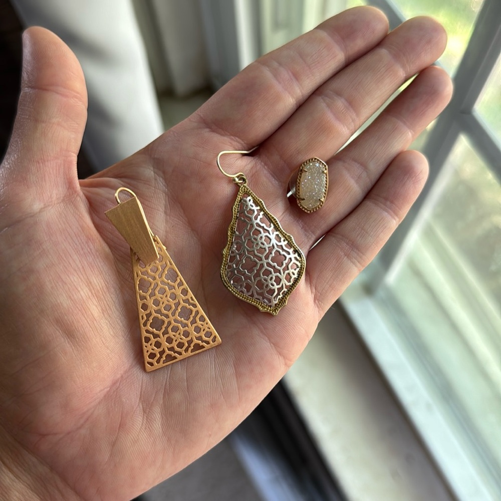 Anyone missing an earring? PLEASE SHARE💎